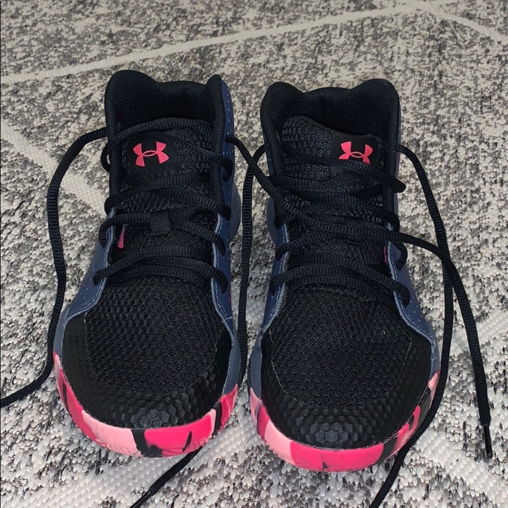 Girls basketball shoe